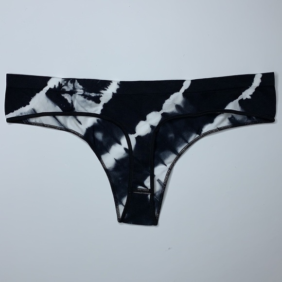 VS PINK Thong Panty - Picture 4 of 7